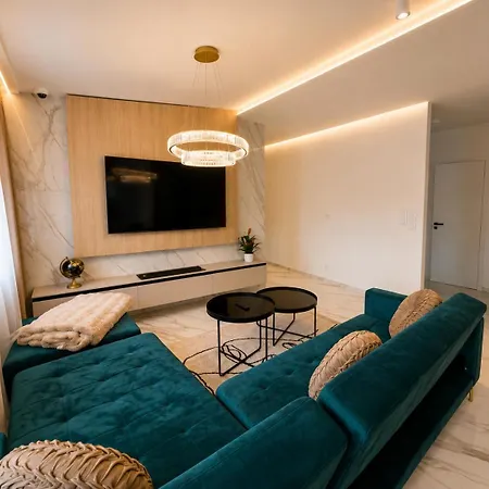 Apartia Luxury 2 Terraces & Old Town Center Apartment *
