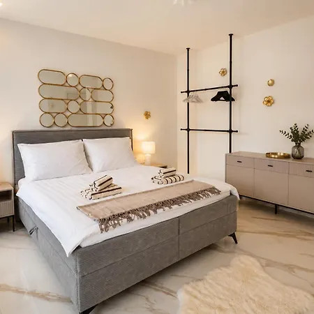 Apartia Luxury 2 Terraces & Old Town Center *
