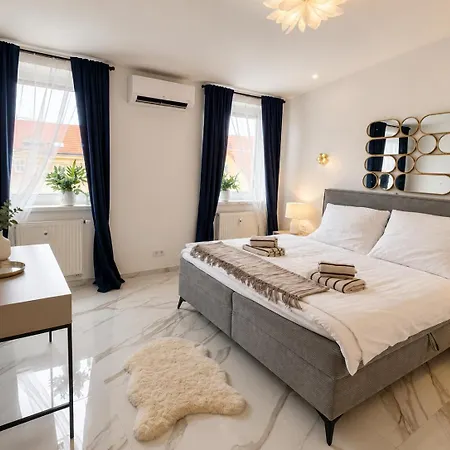 Apartia Luxury 2 Terraces & Old Town Center Appartement