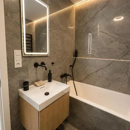Apartia Luxury 2 Terraces & Old Town Center Apartment *